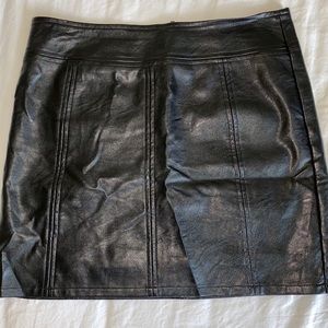 Lizard thicket black leather skirt